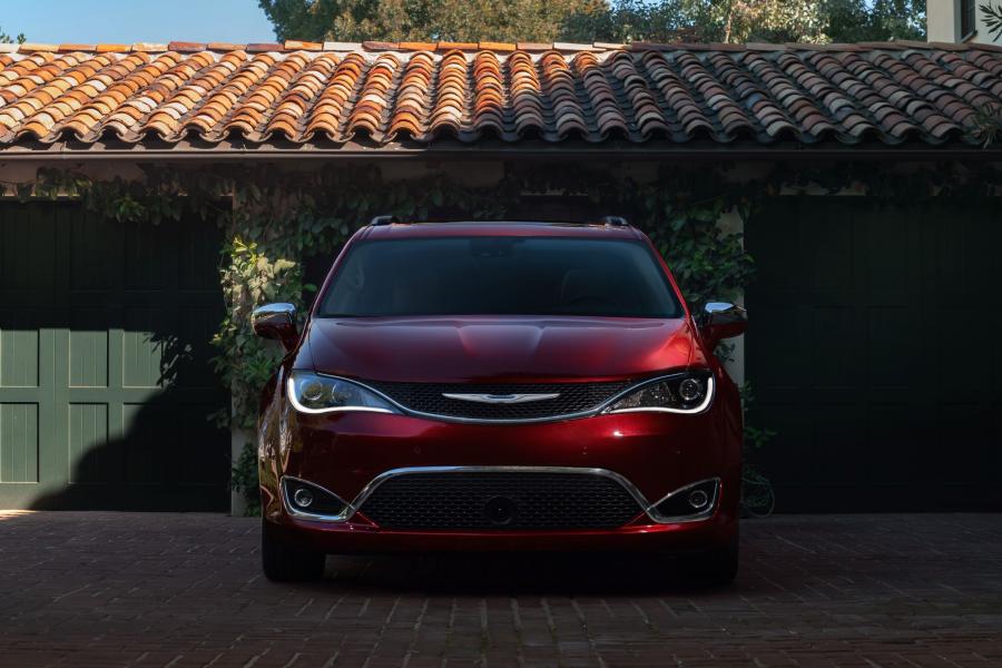  Chrysler Pacifica Limited (RU) 2016 года  (фото 16 из 40)